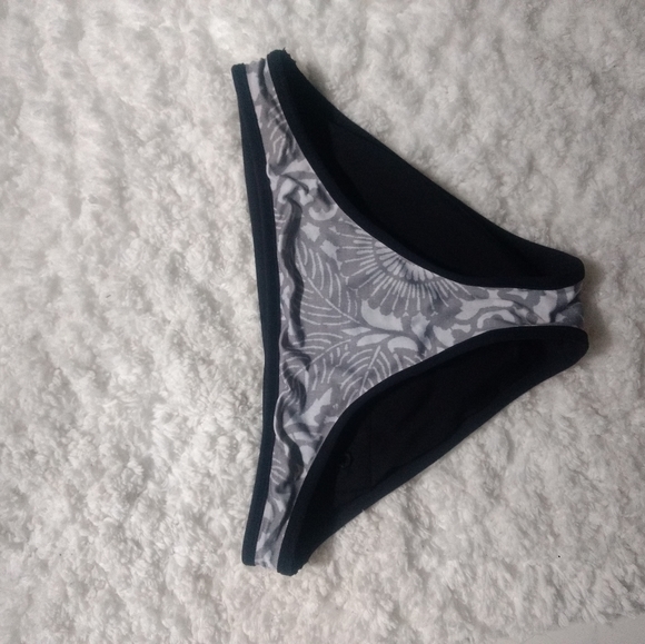 Lululemon Bikini Bottoms, S